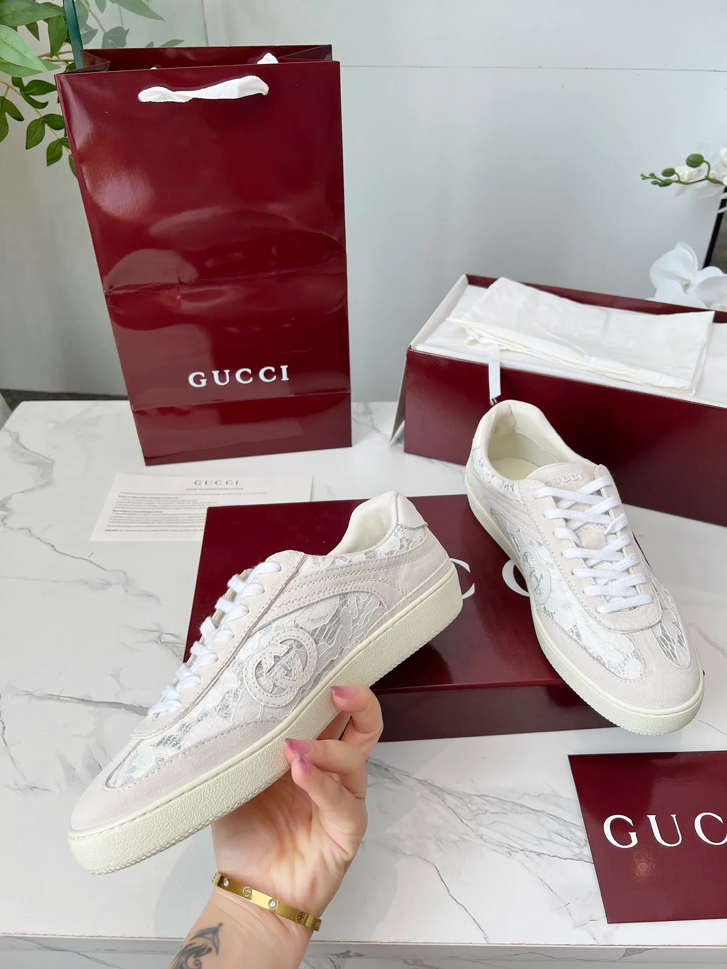 👟👟Ex-factory price 520👟👟 High version GUCCI's latest moral training shoes🔥🔥Double G leather with three-dimensional Gucci letters. The 3D effect creates a free flowing texture of the entire shoe, smooth line design. Light, comfortable and breathable, women's size 35-40, men's size 39-45